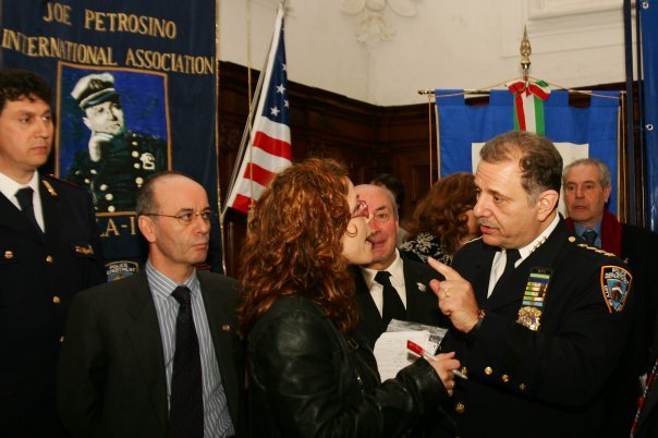 Premio internaz Joe Petrosino a Padula Capo Polizia NY 2009